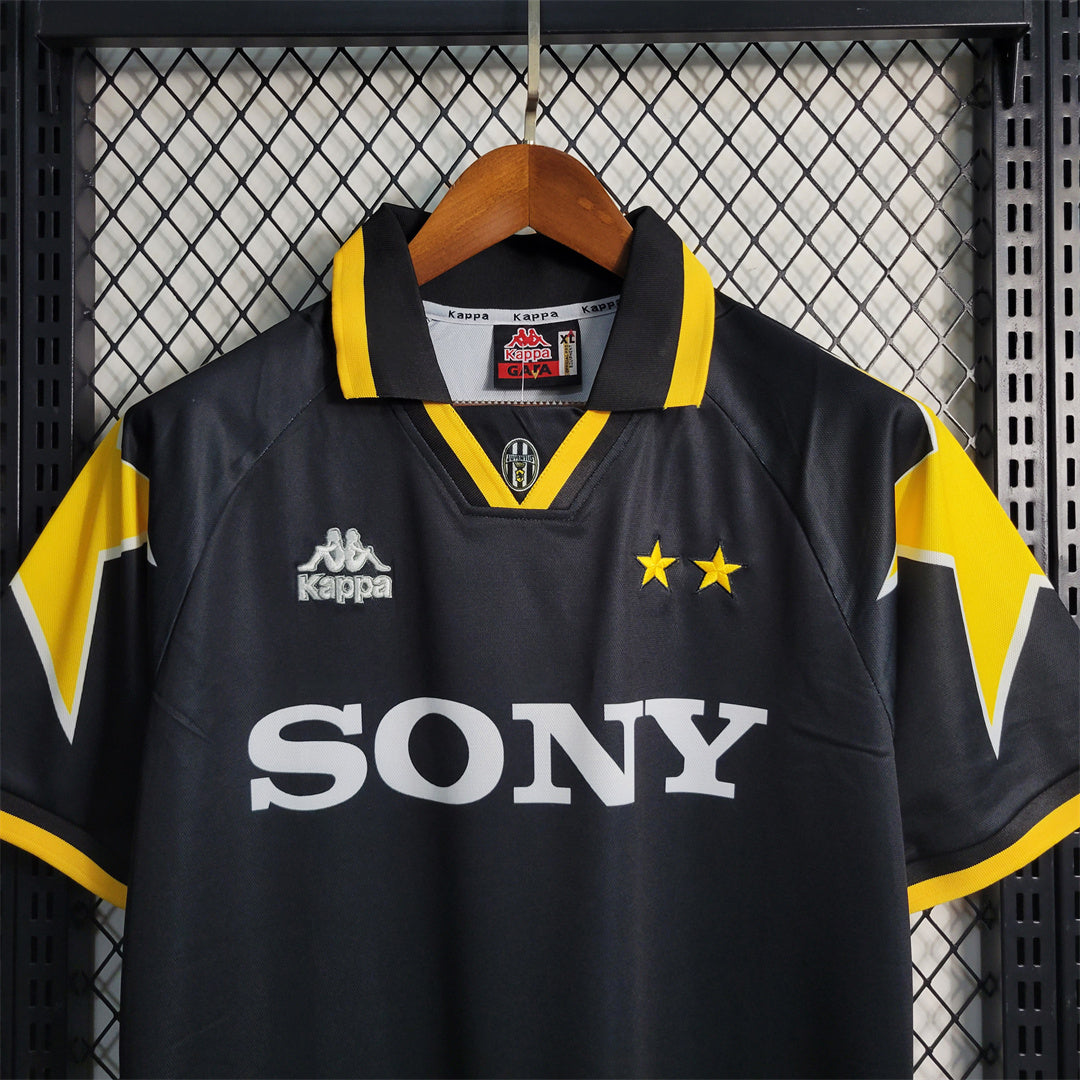Juventus 1995/96 Away