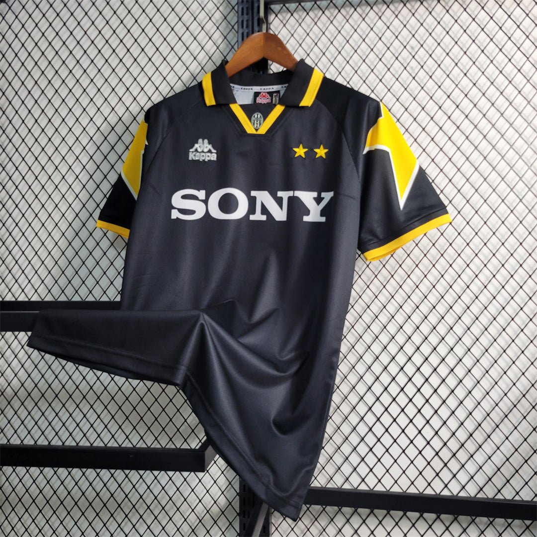 Juventus 1995/96 Away